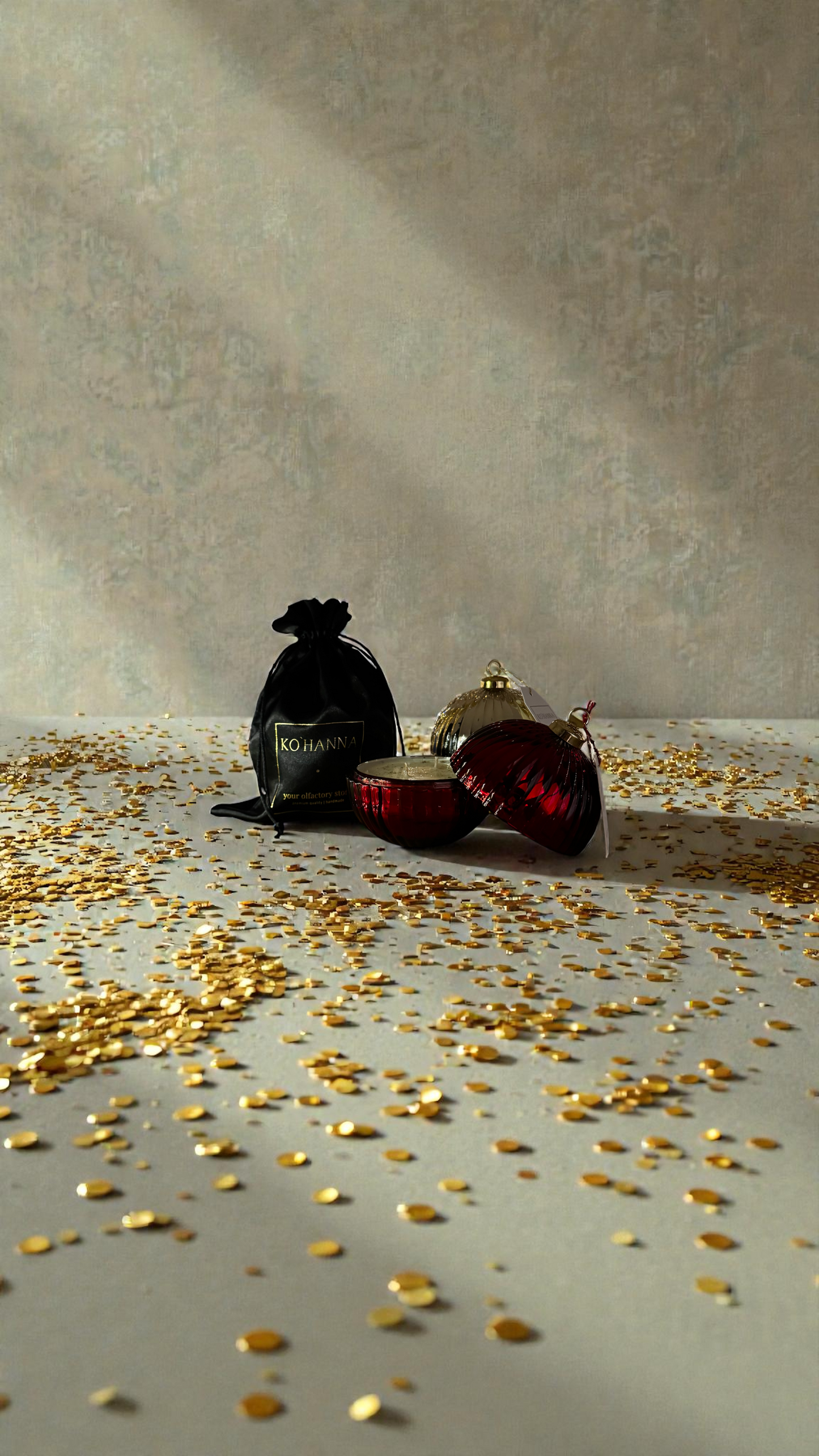 Christmas Golden Bauble, Golden Noel, scented candle, 200 ml