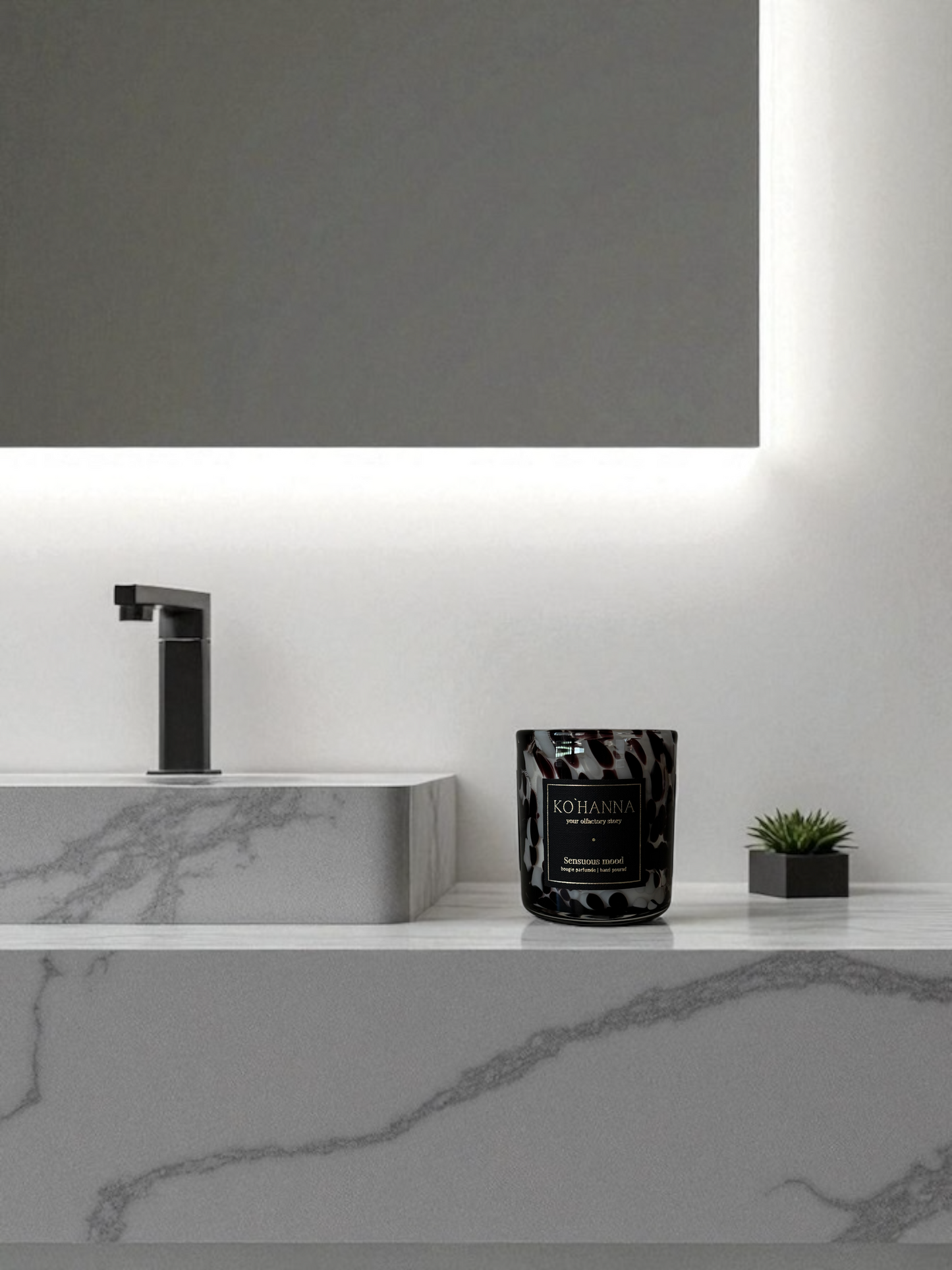 Sensuous mood, Handmade Dalmatian Glass Candle, 250 ml