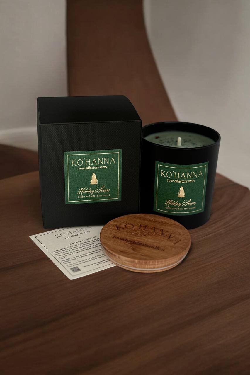 Ароматна свічка ручної роботи "Святковий сезон Різдва" 250 мл