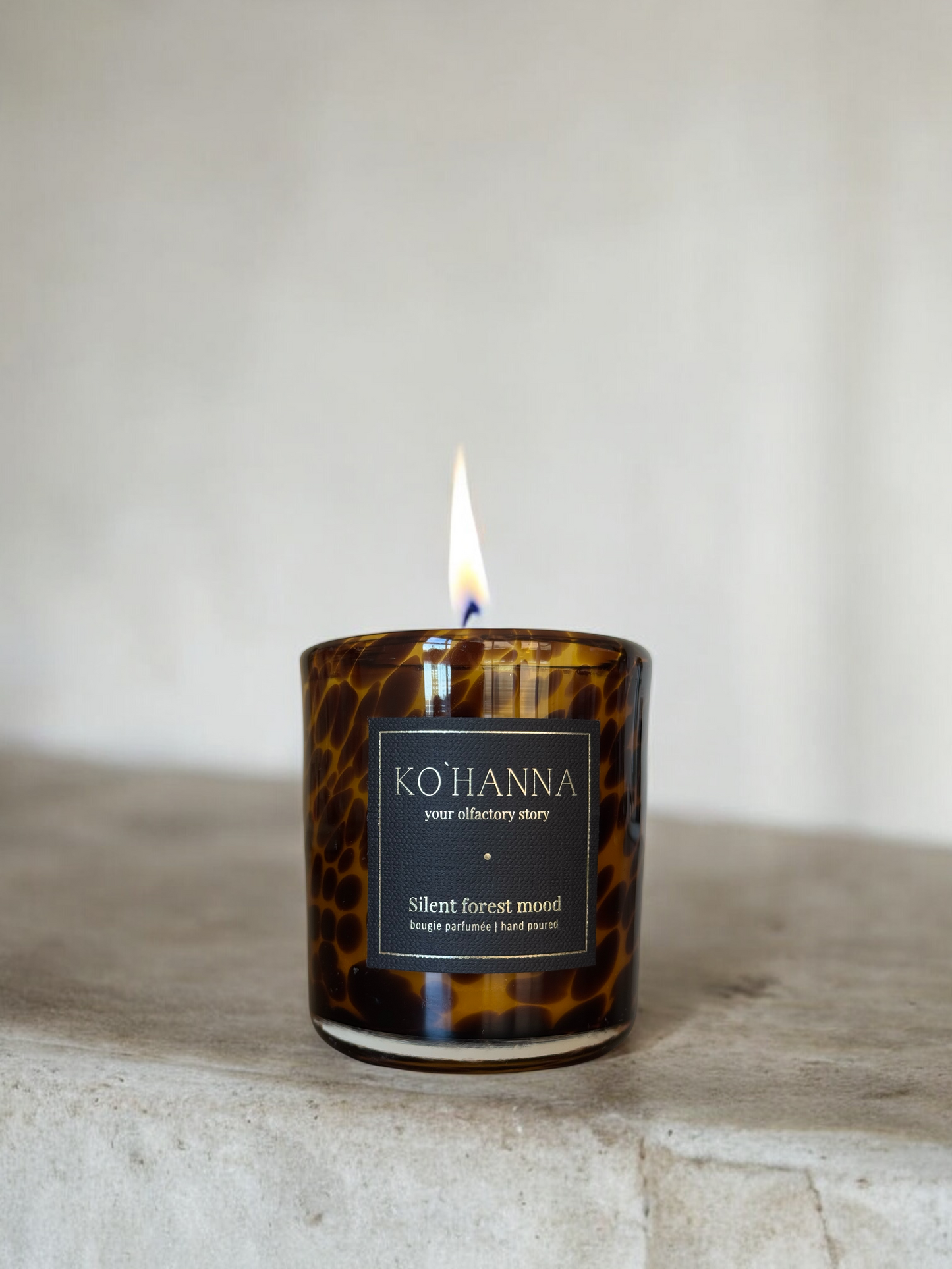 Тихий лісовий настрій, Скляна свічка ручної роботи з леопардом, 250 мл