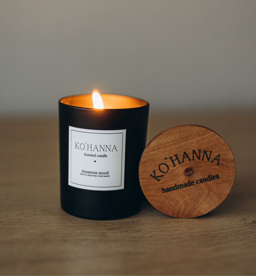 Handmade scented 
Black Matte candle