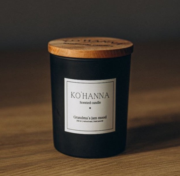 Handmade scented 
Black Matte candle